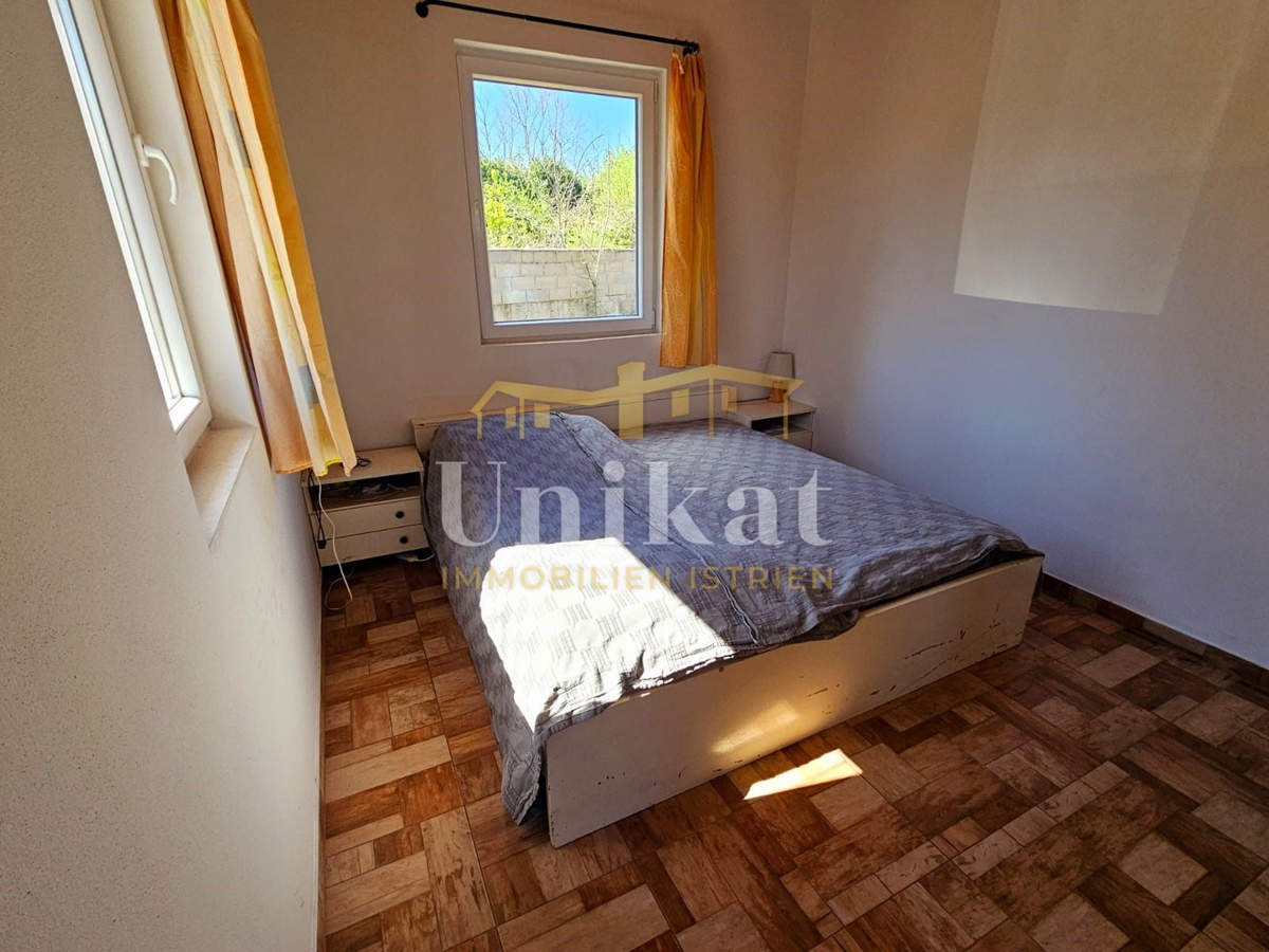 Casa al piano terra senza vicini a 10 km da Poreč - grande giardino